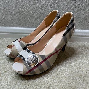 Burberrry High Heel Pumps Size 8 / UK 39
